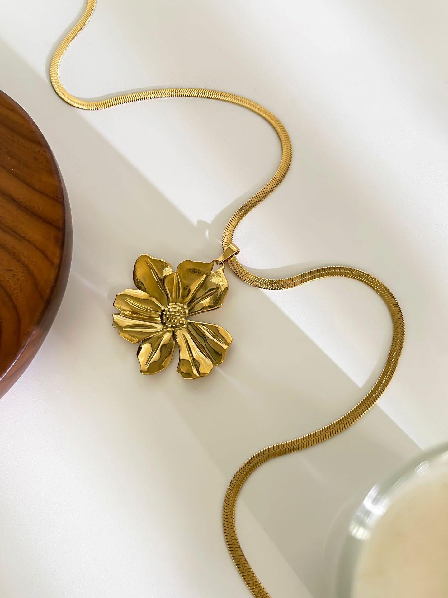 Flower Pattern 18K Gold Plated 316L Stainless Steel Flower Waterproof Non Tarnish Surgical Steel Exaggerated Snake Chain Pendant Necklace For Women's