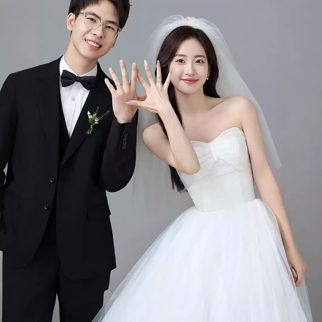 French-Style Strapless Light Wedding Dress, Fairy-Style Bride Wedding Veil, Floor-Length Fairy-Like Travel Photography Light Veil, White Elegant Gown