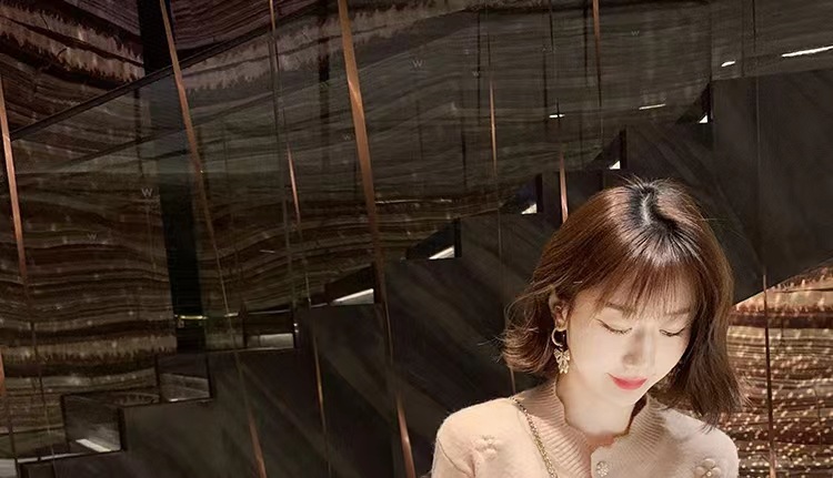 A new Japanese school-style, stylish and youthful knitted cardigan with a three-dimensional beaded floral sweater coat for women in the autumn of 2022 pic 44