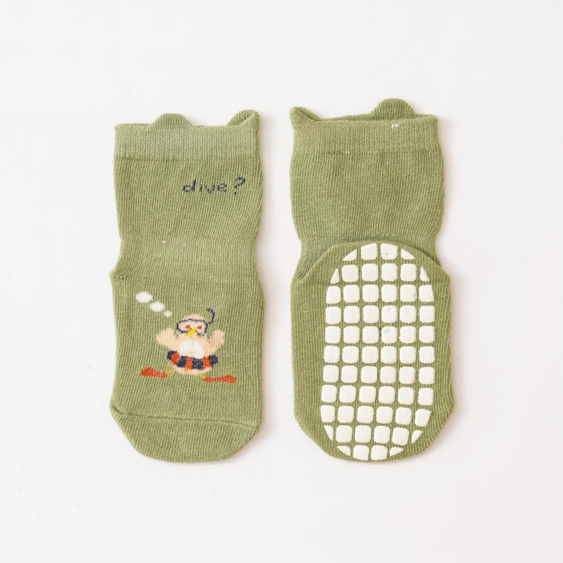 2023 calcetines de piso de dibujos animados de bebé calcetines de niño de otoño e invierno de algodón transpirable antideslizante inferior calcetines DE LOS NIÑOS Calcetines de trampolín