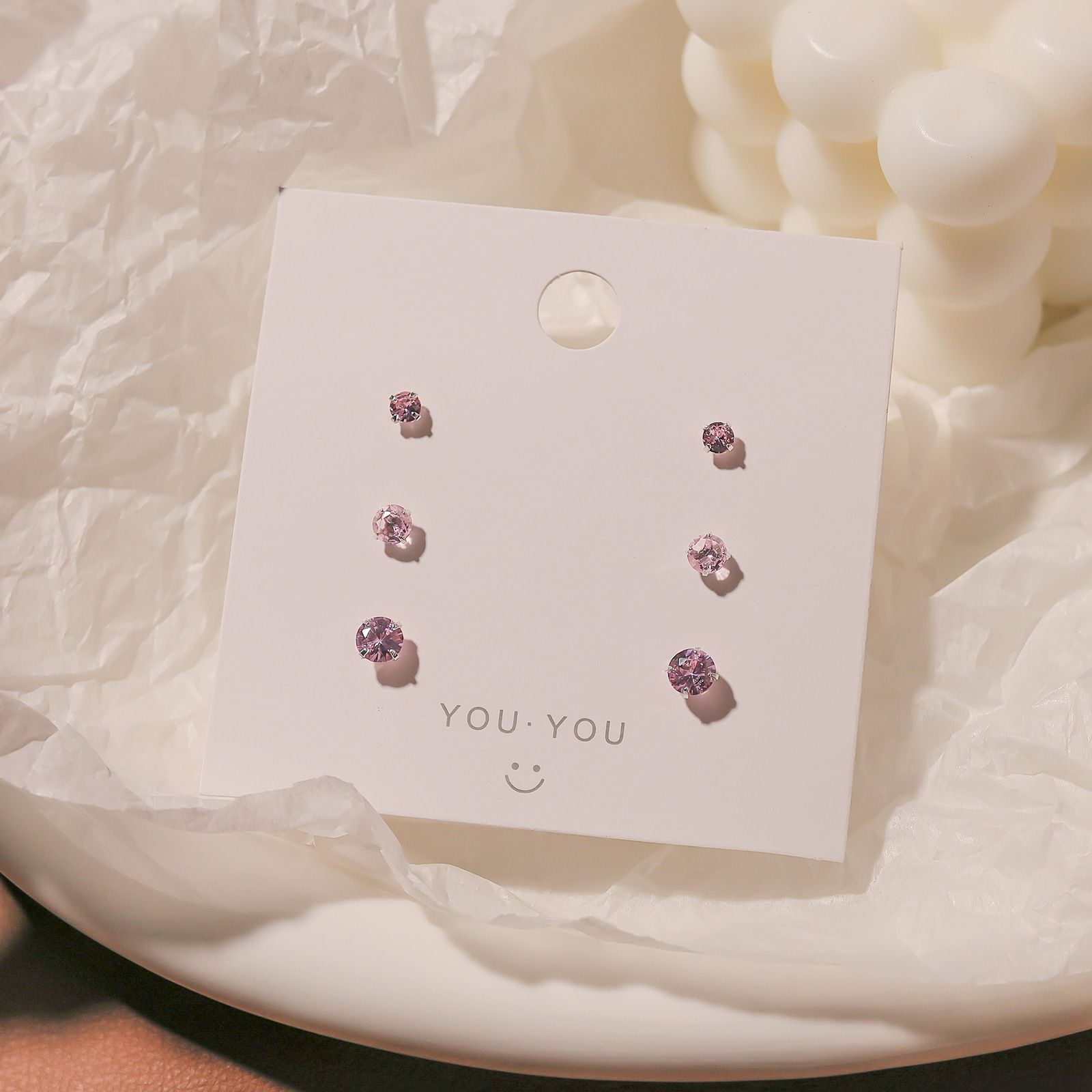 Juego de pendientes de aguja plateados, sencillos y compactos para mujer, pendientes geométricos en forma de corazón, bonitos, dulces y versátiles, venta al por mayor para puestos de mercado