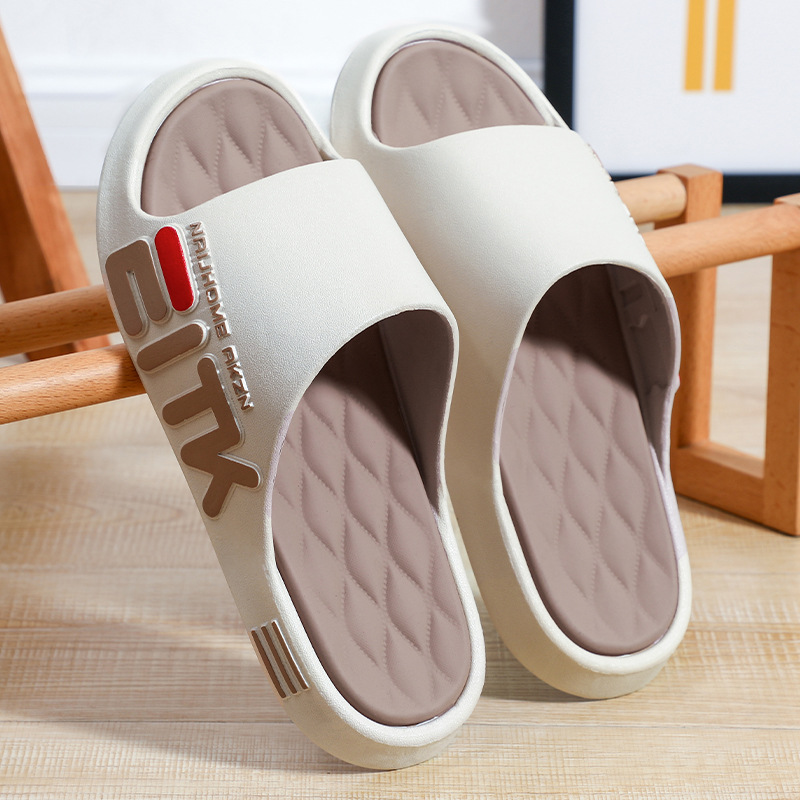 Zapatillas para hombres y mujeres antiolor fondo grueso interior baño doméstico antideslizante pareja de baño para usar zapatillas frías para hombres y mujeres