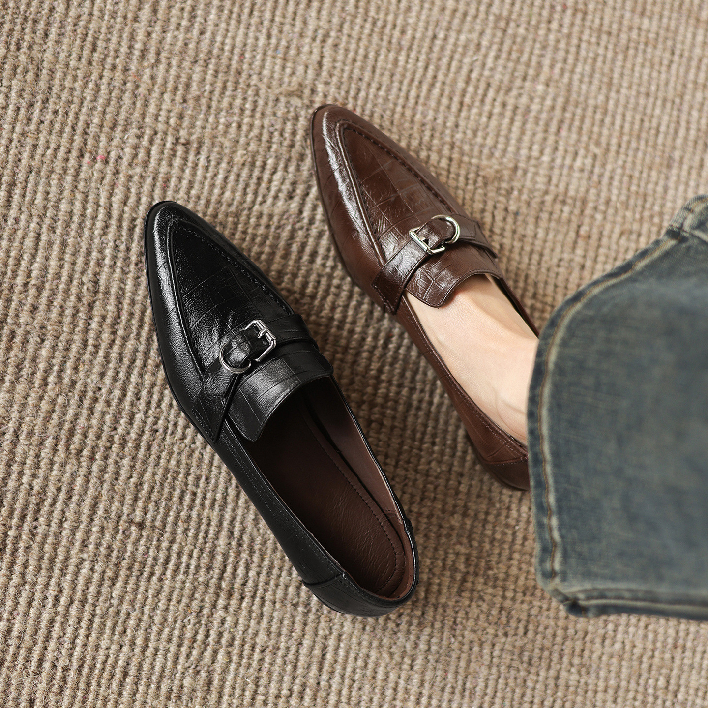 Giày loafer nữ phong cách Anh quốc, mũi sâu, gót thấp vuông, da bò — màu nâu