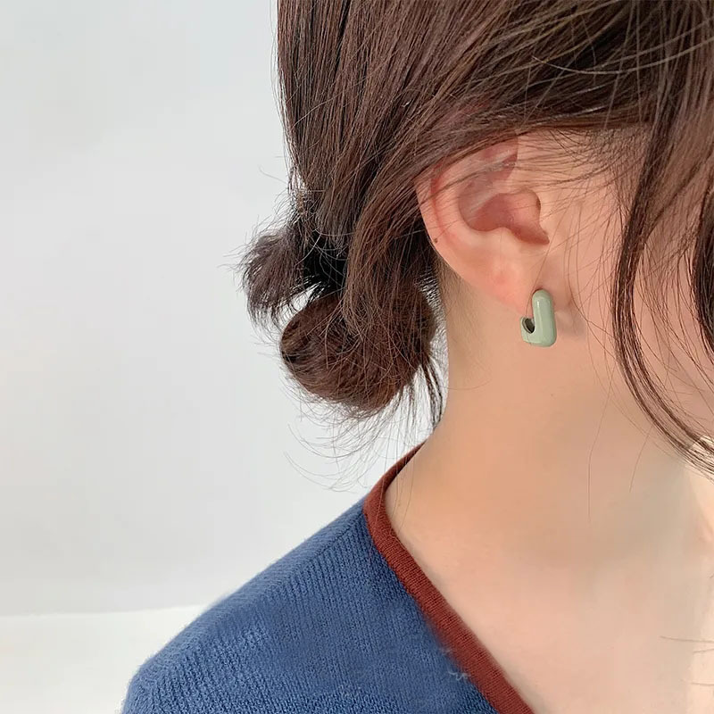 Nihaojewelry wholesale jewelry new retro contrast color geometric short resin earrings