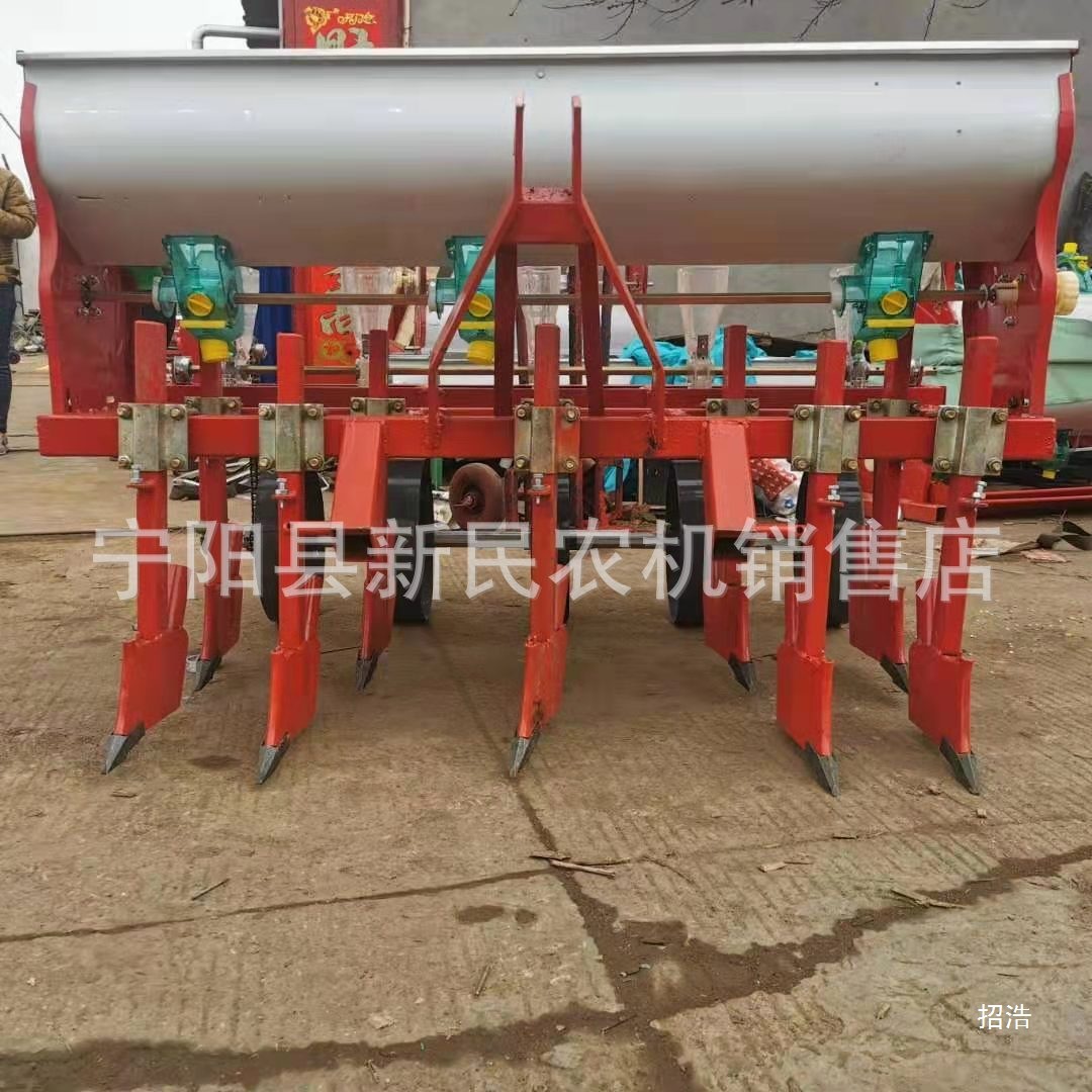 山东滴灌带油菜娃娃菜韭菜芹菜播种机可加喷药菏泽架子批发厂家