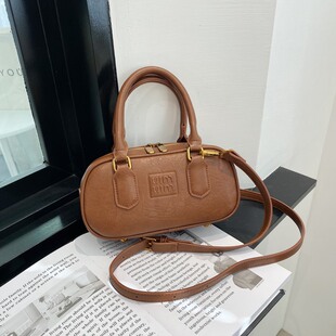 Retro handheld fashionable shoulder bag, city style