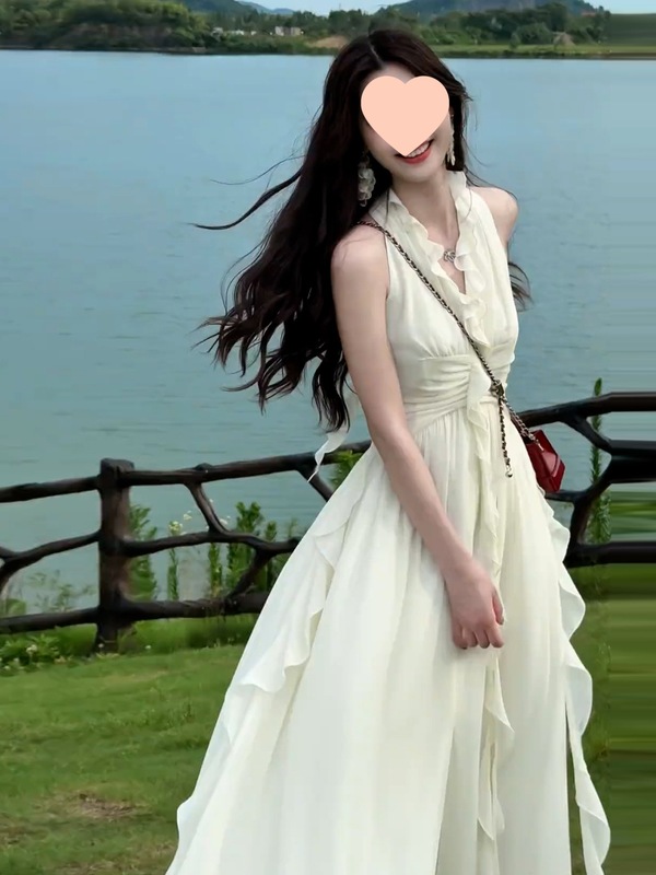 法式红色挂脖吊带连衣裙子女夏季2025新款海边度假设计感长裙|undefined