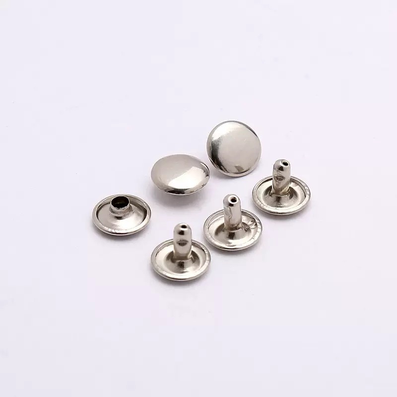 Fabricantes de suministro de 5mm - 12mm de hierro de alta calidad de doble cara remaches sombrero de clavos de clavos de cuero hardware accesorios de ropa