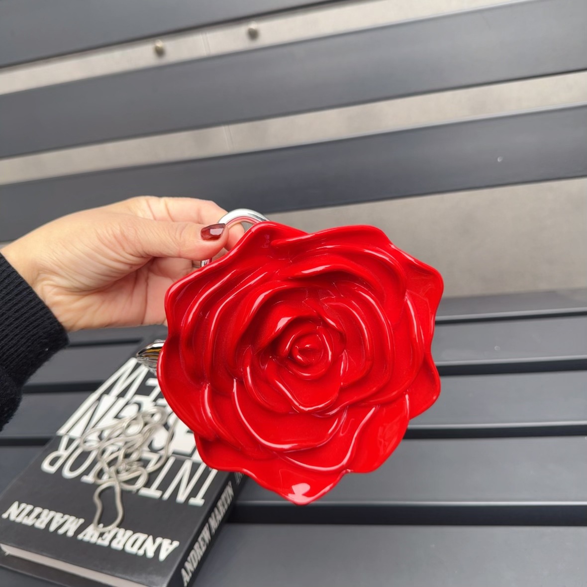 Elegant and stylish rose, versatile for autumn and winter, a box bag with a niche design and a sense of sophistication, a hand-held crossbody bag for dinner parties undefined