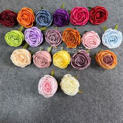 バラの花の頭をシミュレーションします。