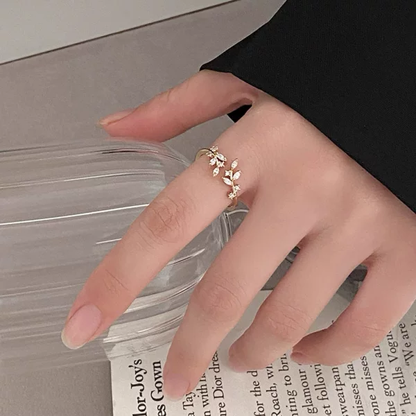 Light Luxury Zircon Leaf Ring for Women, Niche Design with a High-End Feel, Index Finger Ring, 2025 New Hot Trend Ins-Style Ring