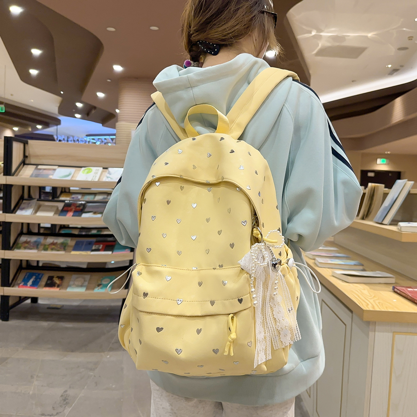 2026 New Japanese-Style Heart-Shaped Backpack for Female Middle and High School Students, Cute and Simple Large-Capacity Backpack