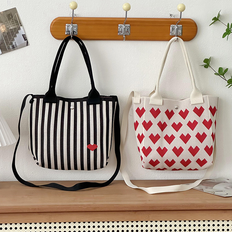 Bolsos de tejido volador Bolsos de transporte de estudiante Versión de moda Capacidad Tot 2025 Love Rayas Bolsos casuales coreanos Bolsos diagonales