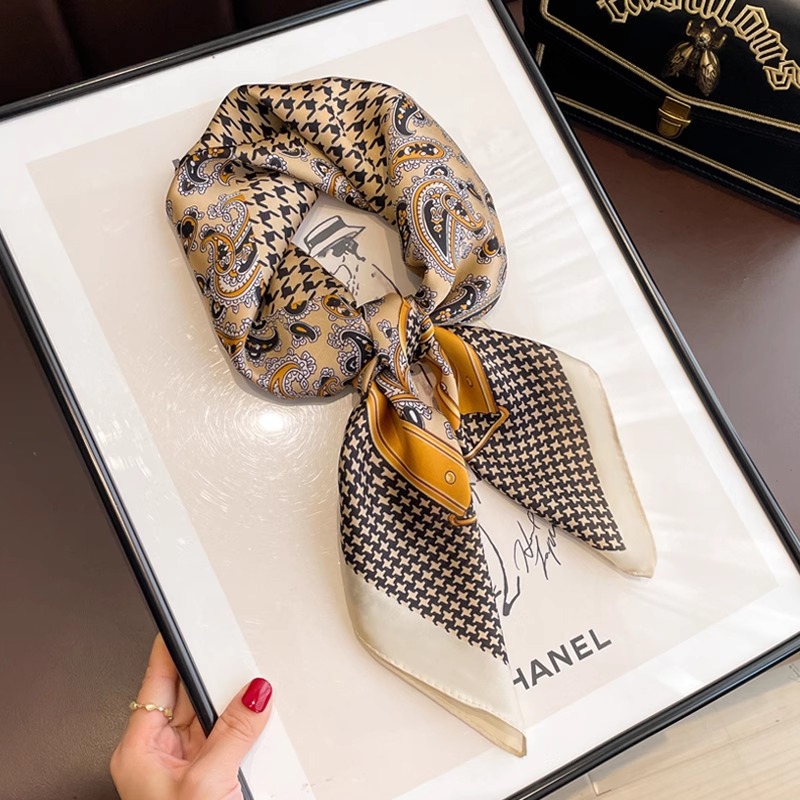 Bufanda de seda a rayas en blanco y negro para mujer primavera y otoño con una pequeña camisa cuadrada protector de cuello babero profesional bufanda de gasa fina