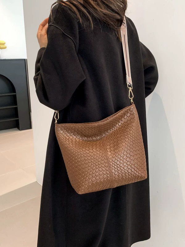 Retro capacious one-shoulder bag, shoulder bag, straps, internet celebrity