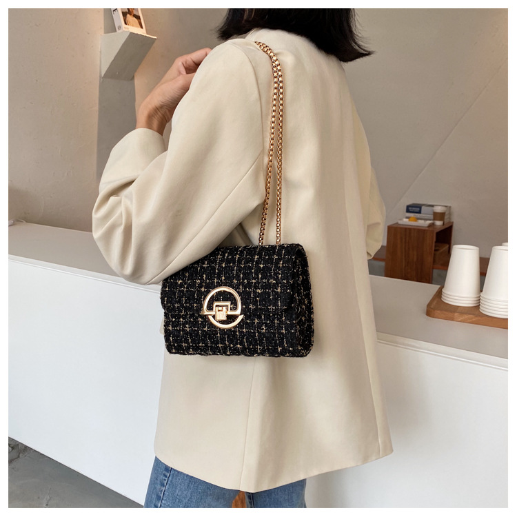 Small Fresh Small Square Bag 2021 Autumn New Style Simple And Cute One-shoulder Messenger Bag display picture 8