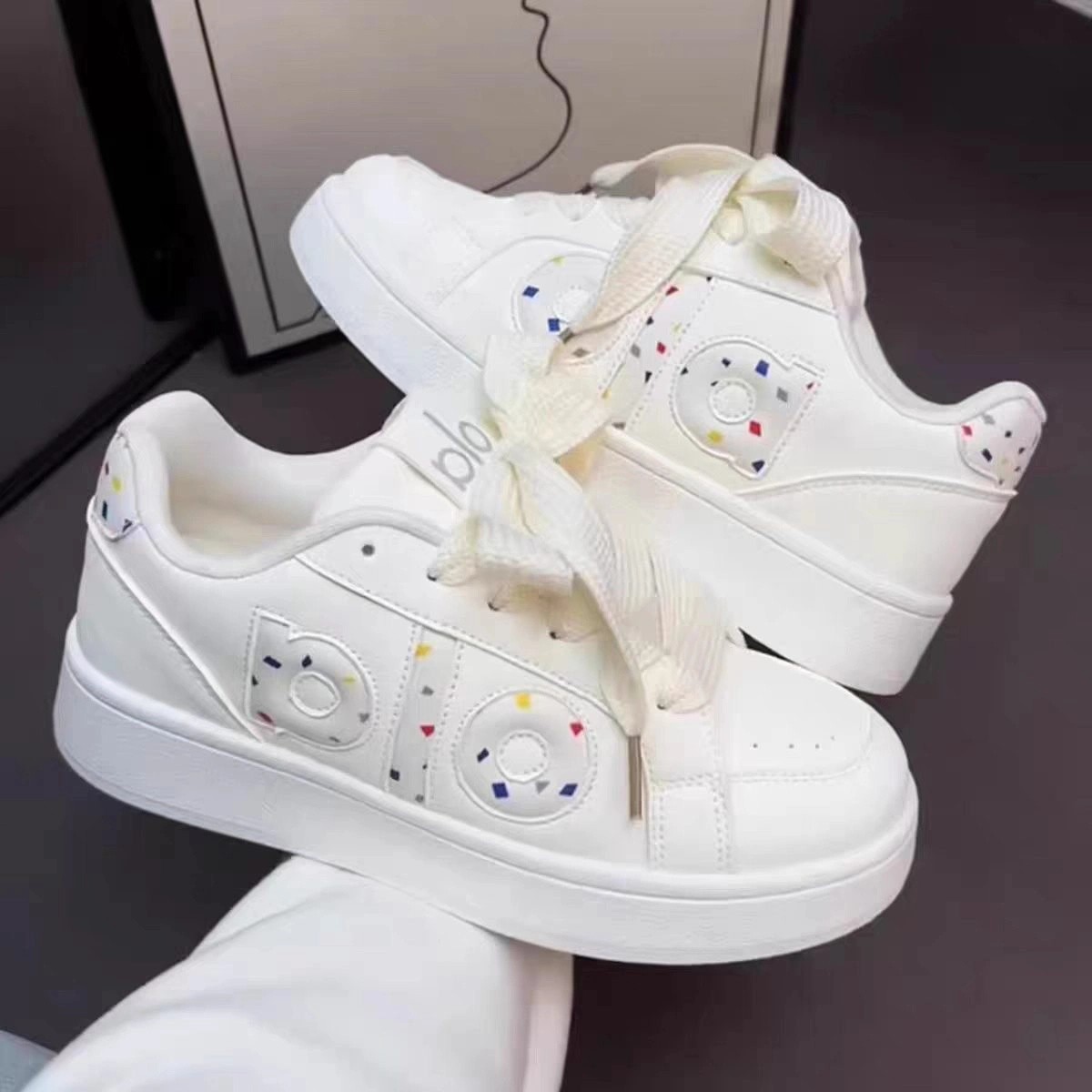 Nicho encantador popular alta moda skate casual 2026 tendencia de verano japonés zapatos deportivos blancos