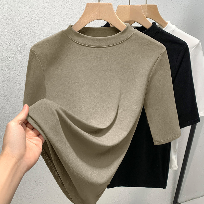 Camiseta de base delgada de cuello vertical, mujer de primavera 2025, camiseta de hombro con manga de cinco partes, se puede usar fuera de la sensación de alta calidad.