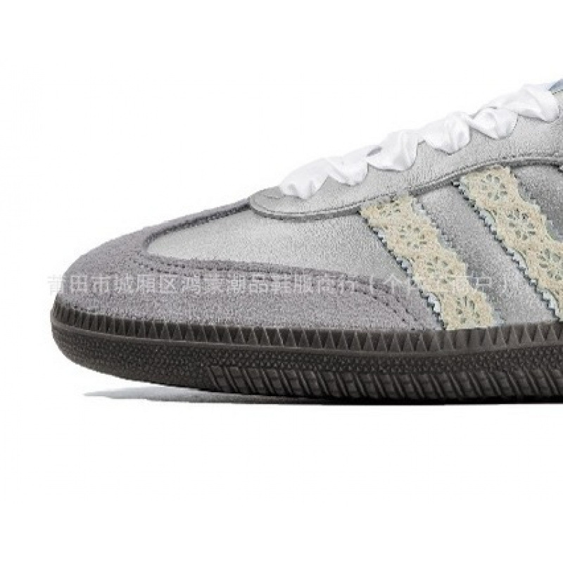 Princess Silver Mist (the shoes are small, take a large number of codes)