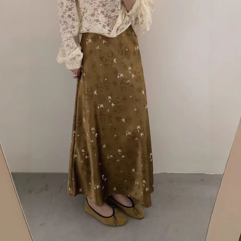 New Chinese-Style Early Spring Satin Butterfly Print A-Line Skirt, Retro High-End Elegant High-Waisted Long Skirt for Women New Chinese-Style Early Spring Satin Butterfly Print A-Line Skirt, Retro High-End Elegant High-Waisted Long Skirt for Women