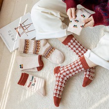 秋冬季保暖襪子女 日系可愛米色小花羊毛襪子 冬天居家中筒毛圈襪