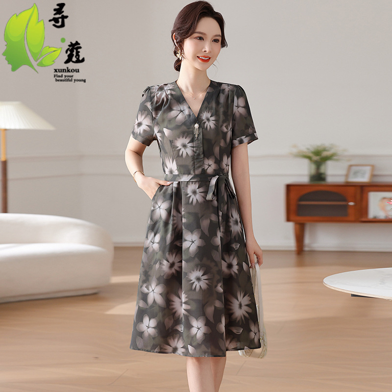 New Middle-aged Mother's Summer dress Fashion Women's Casual Long Dress plus size Casual V-neck Mid-length Dress