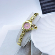 跨境新款电商热卖镂空爱心手链石英手表小巧时尚休闲女士时装女表