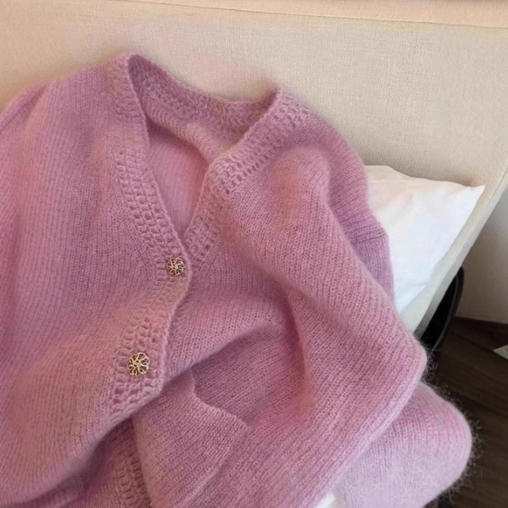 Gentle Elegant, Pink V-Neck Knitted Cardigan, Autumn and Winter Small Fragrance Atmosphere, Versatile Slimming Look Sweater Jacket for Women Gentle Elegant, Pink V-Neck Knitted Cardigan, Autumn and Winter Small Fragrance Atmosphere, Versatile Slimming Look Sweater Jacket for Women