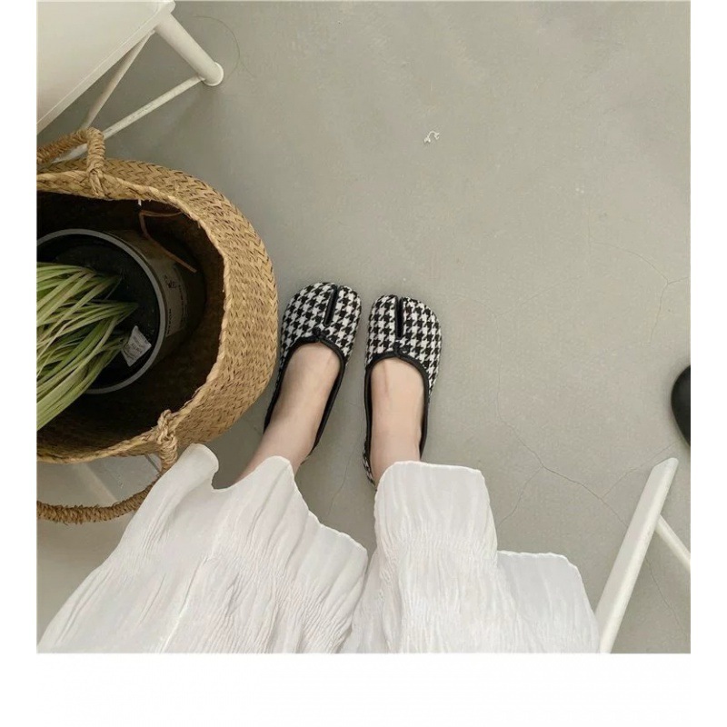 20234 Geteilte Schuhe für Damen mit flachen Sohlen, Frühlings- und Herbstpferd, kleine Schweinehufe, geteilte Zehen-Lazy-Einzelschuhe,_voghion.com