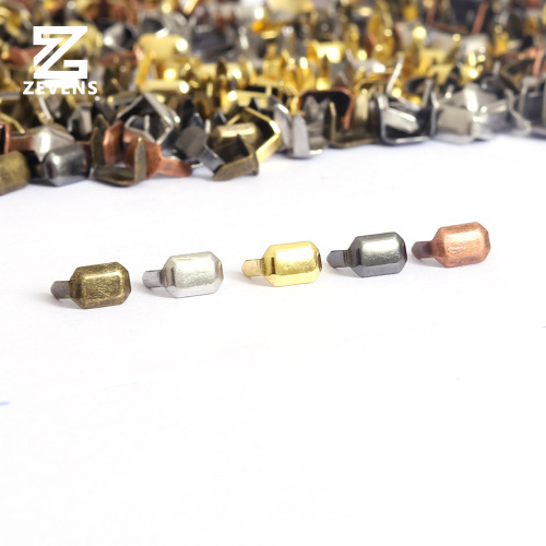 Belt loop claw nails are made of pure brass. Belt leather loop accessories, claw nails, leather loop fixed horse studs and two-foot claw nails.