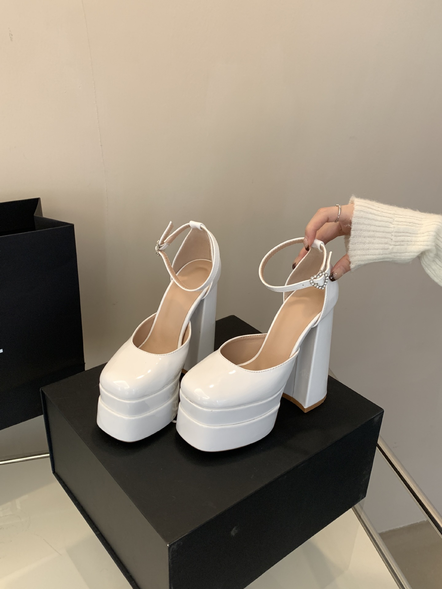 Sandal cao gót nữ mũi vuông quai ngang khóa kim cương gót 14 cm — Màu đen chi tiết 18