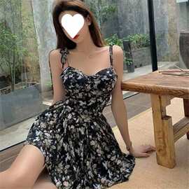 辣妹碎花吊带连衣裙女2025春夏新款法式绑带显瘦收腰甜辣性感短裙