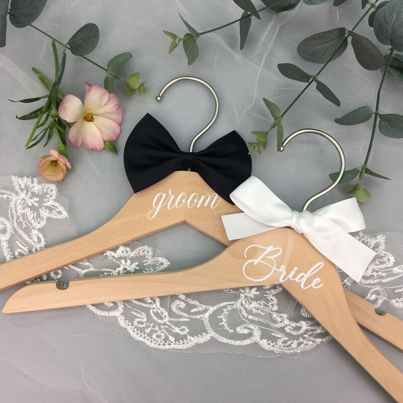 Forest-Style Bow Wedding Dress Solid Wood Hanger, Non-Slip, Traceless, No Shoulder Marks, Pearl Hanger, Clothing Store Special Hanger