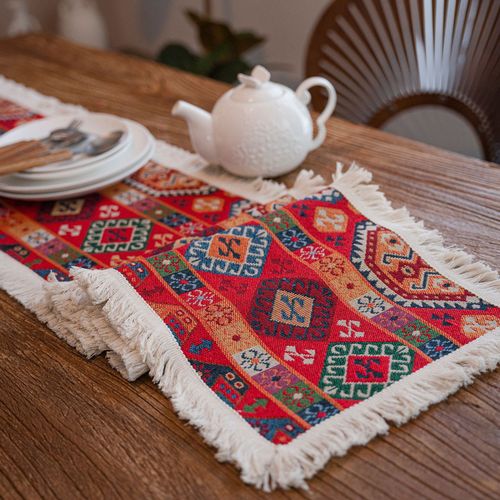 Imanqi Yun Table Banner with Lace Geometric Red Fringe Wedding Decor Atmosphere Elegant American Retro Entryway Cover Scarf