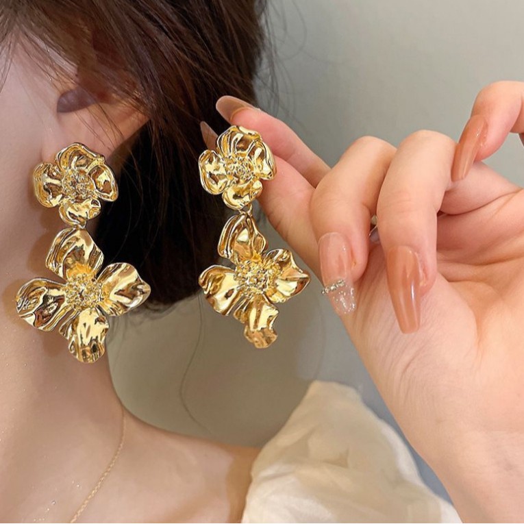 Retro design earrings