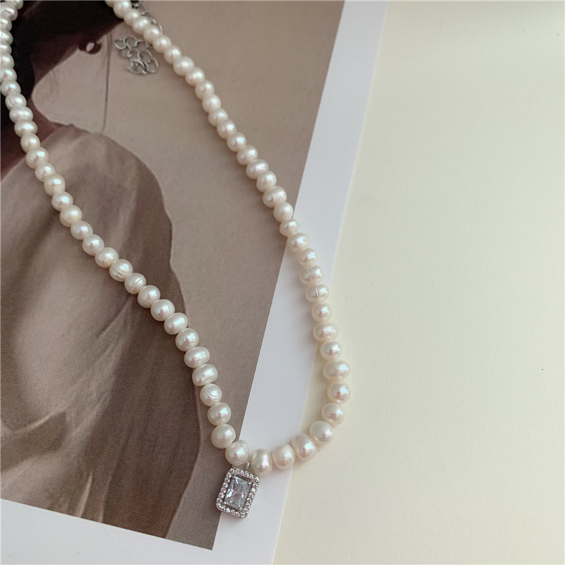 Fashion Retro Pearl Fashion Necklace display picture 4