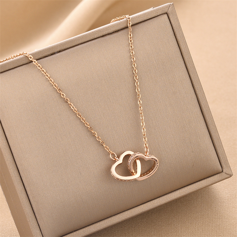 Collar de acero de titanio para mujeres simple y versátil estilo ligero de lujo nicho diseño de alta calidad no decoloración joyería de cadena de clavícula al por mayor