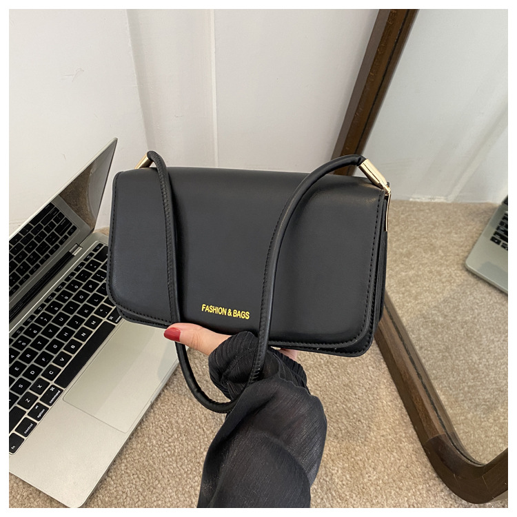 Texture simple et à la mode petit sac carré 2024 nouveau sac à bandoulière polyvalent de banlieue version coréenne sac à aisselles design de niche à la mode_voghion.com