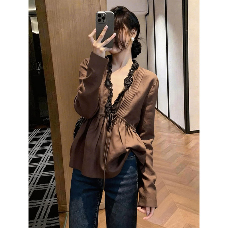Early autumn new model, women's brown shirt in the Maillard style, long-sleeved, with a stylish lace collar, waist-cinching, slimming and elegant top Early autumn new model, women's brown shirt in the Maillard style, long-sleeved, with a stylish lace collar, waist-cinching, slimming and elegant top