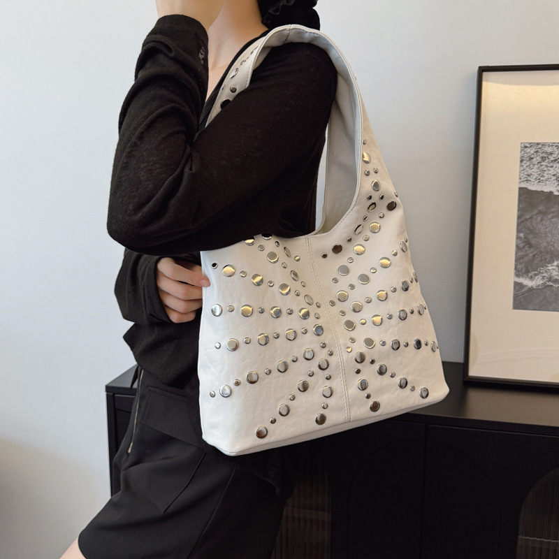 Bolso de textura transfronteriza 2025 verano nuevo estilo bolso retro remache bandolera bolso de mensajero de gran capacidad mujer