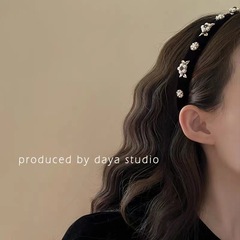 Moonlight Hotel Baroque Retro Pearl Chrysanthemum Velvet Headband Exquisite High-End Design French Headband