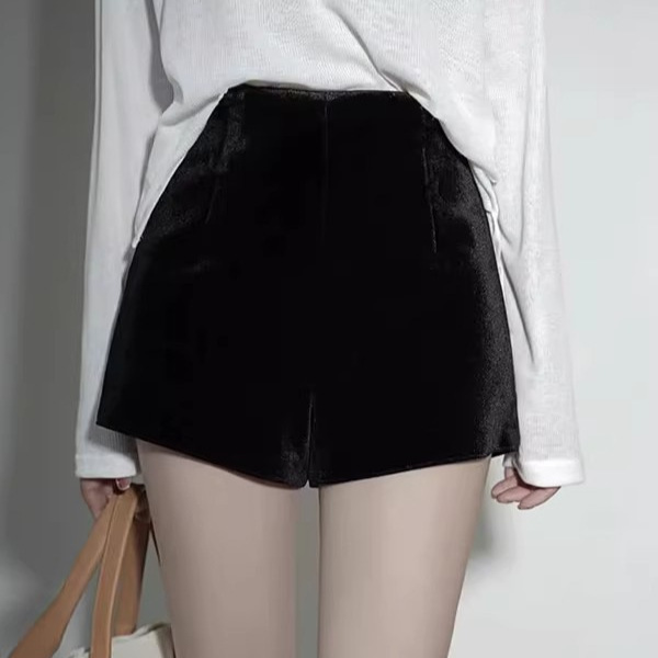 Black Velvet Shorts for Women, New Autumn and Winter Style, Thick High-Waisted A-Line Wide-Leg Pants for Petite Figures, Suitable for Wearing Outside or as Leggings