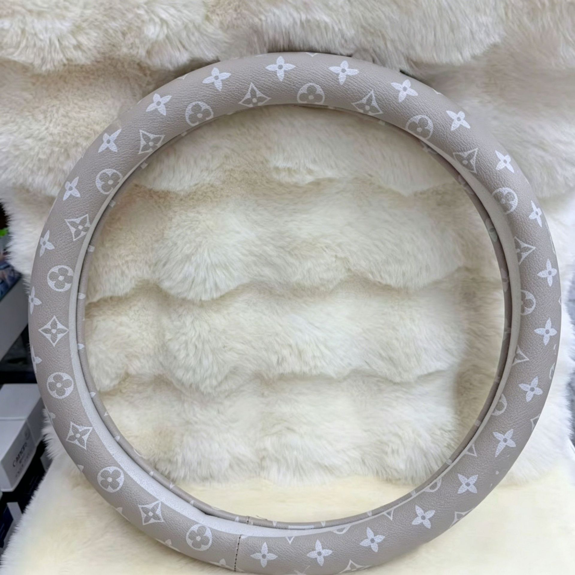 Four-Season Universal Fashion Car Steering Wheel Cover for Women, Trendy Brand Handlebar Cover, Universal Leather Interior Cover