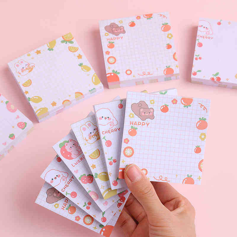 Una sola nota adhesiva aleatoria de oso y conejo de frutas