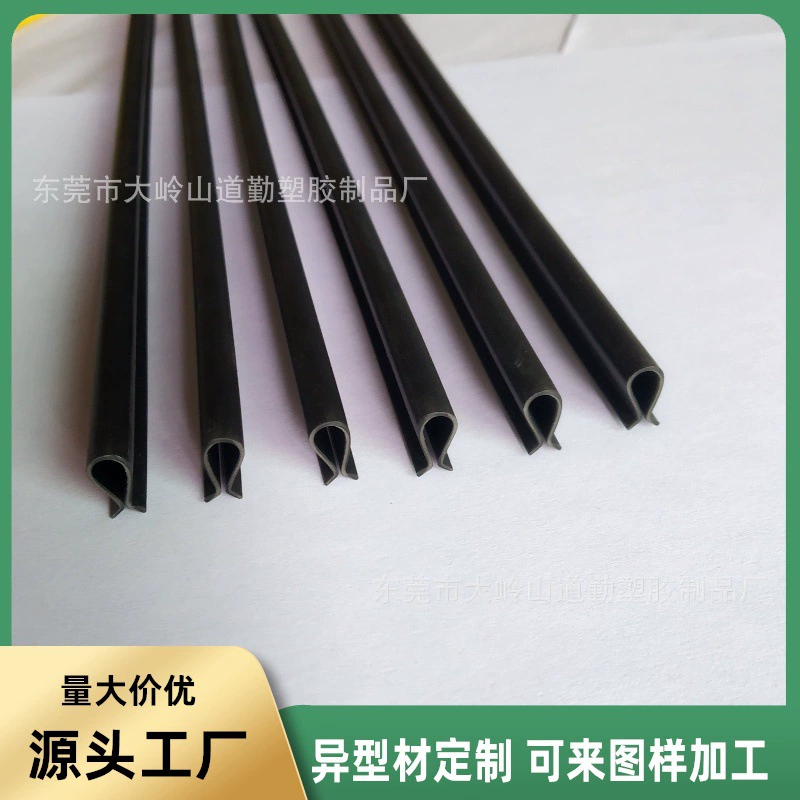 Производитель поставляет пластиковые ленты для кромок ножей, полоски для кромок пильного полотна, кромковые полоски, зажимы для файлов, экструзионные материалы специальной формы.