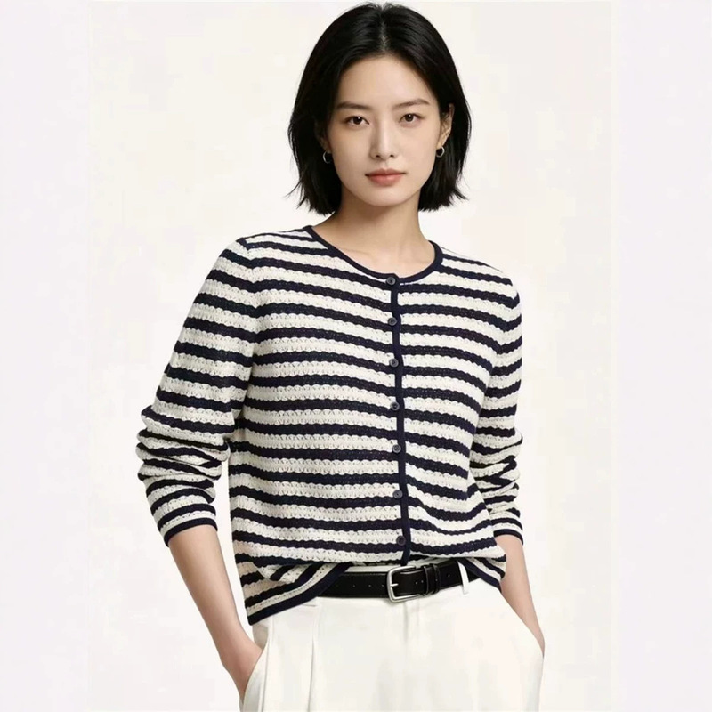 Yi** mall's same style 2026 autumn new product: Commuting simple round-neck striped shiny sequin hollow-out knitted cardigan Yi** mall's same style 2026 autumn new product: Commuting simple round-neck striped shiny sequin hollow-out knitted cardigan