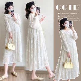 新款孕妇装2026春季麻纱钩花刺绣中长款简约宽松气质连衣裙