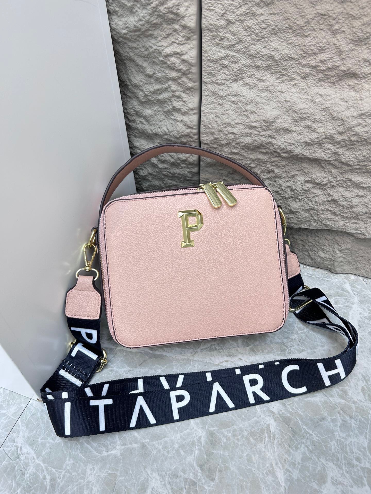 Amazon transfronterizo 2024 nuevo bolso de caja de letras de moda de mujeres p estilo europeo y americano calle de hombro mochila