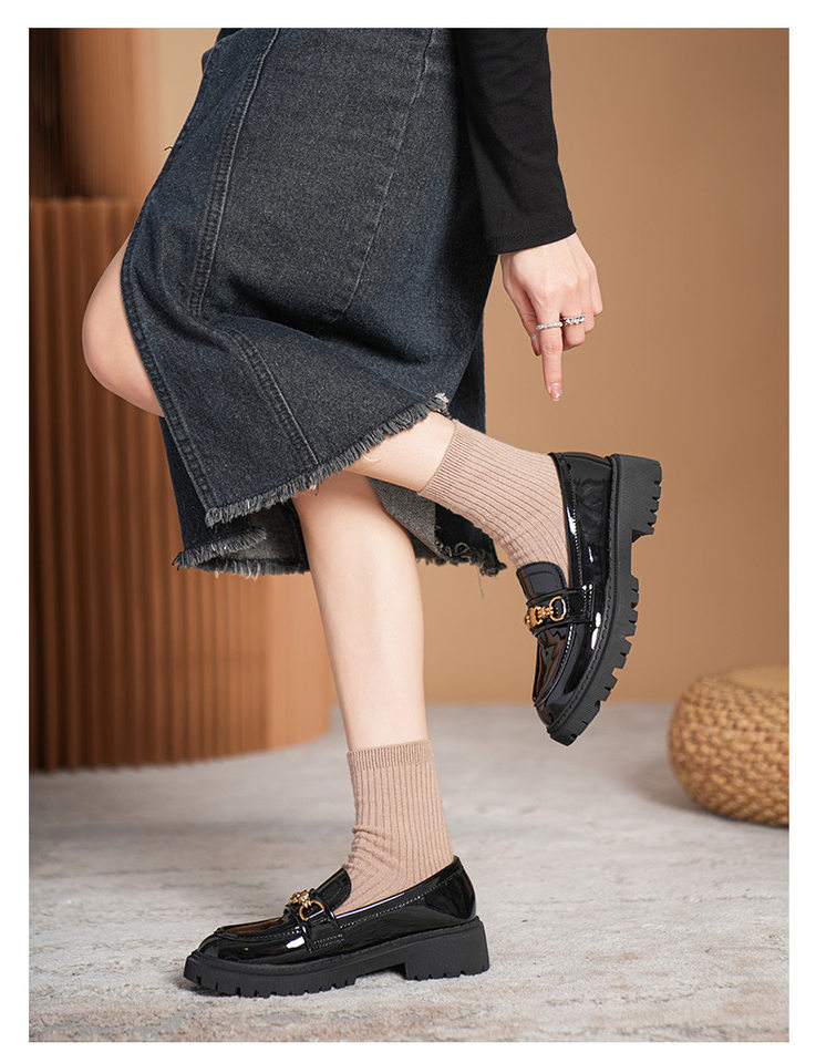Giày lười nữ đế dày gót vuông 3–5 cm, mũi tròn, da bóng, size lớn — Màu Đen (Da sáng chế) chi tiết 26
