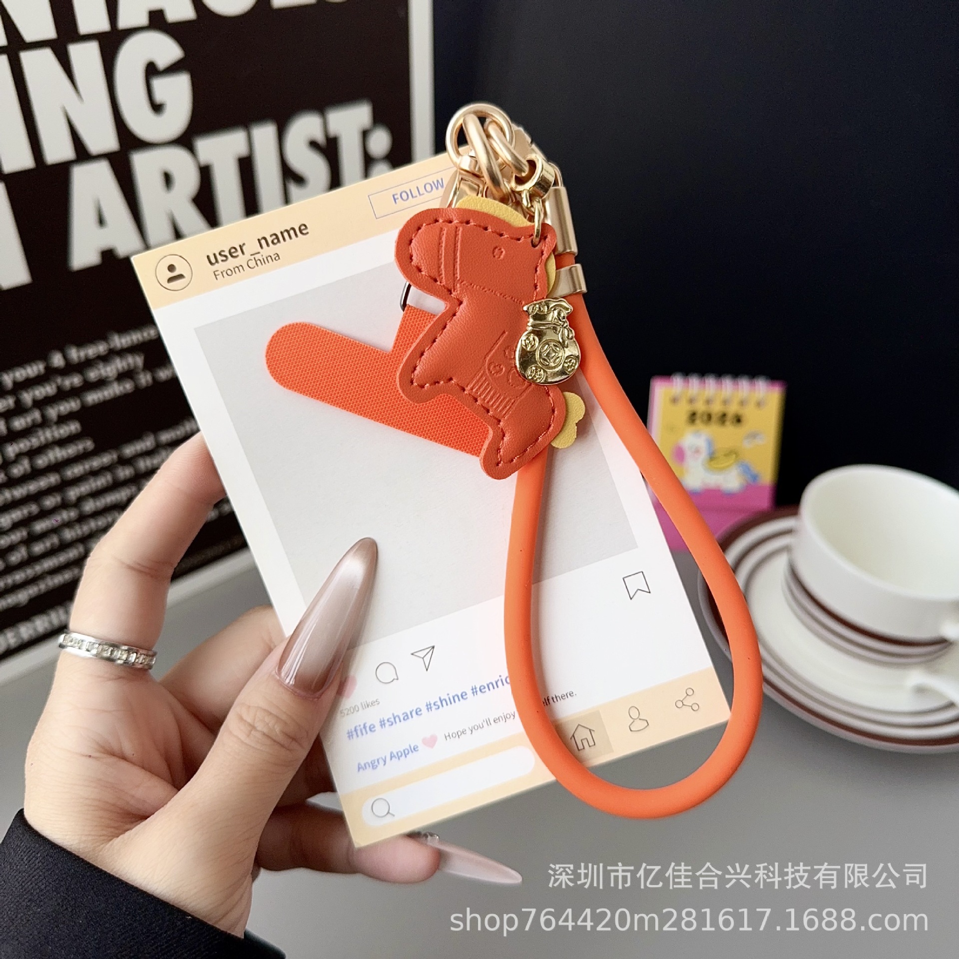 Simple línea de teléfono móvil líquido inmediatamente rico colgante de cuero ligero de lujo de alta calidad universal llavero de moda cuerda anti-perderida